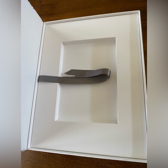 Christian Dior Around the World gift box with magnetic closure flap - Picture 12 of 15